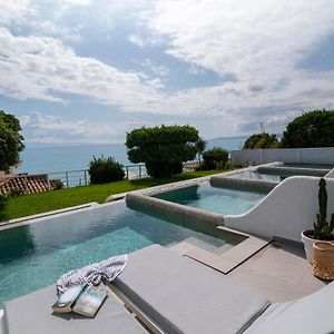 White Suites Resort